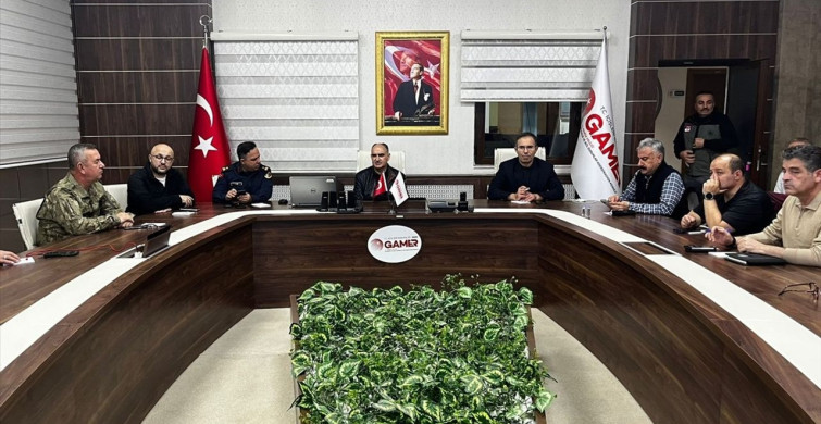 Manisa'da Sındırgı Depremi Sonrası Kriz Merkezi Toplandı Manisa'da Sındırgı Depremi Sonrası Kriz Merkezi Toplandı