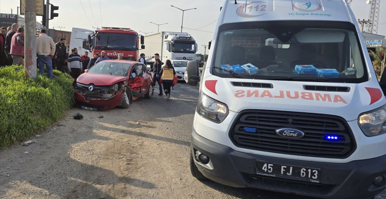Manisa'da Trafik Kazası: 3 Yaralı