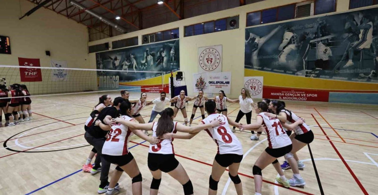 Manisa'da Yıldız Kızlar Voleybol Şampiyonu Değerli Zamanlar Spor Kulübü