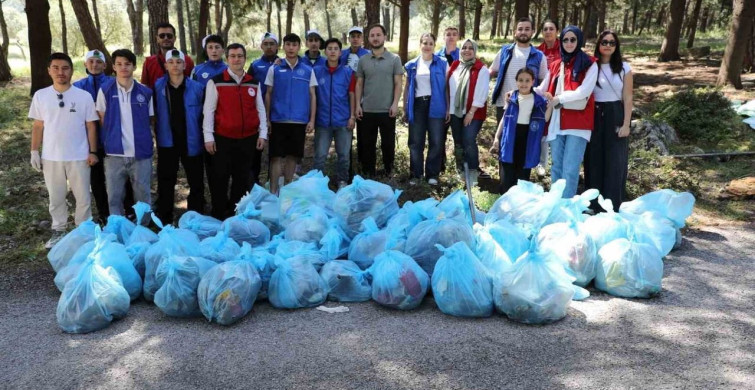 Manisa'da Yüzlerce Kilo Çöp Toplandı: Orman Benim Kampanyası