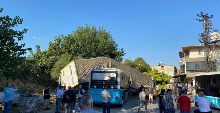 Manisa'da Zincirleme Trafik Kazası: 1 Ölü, 2 Yaralı