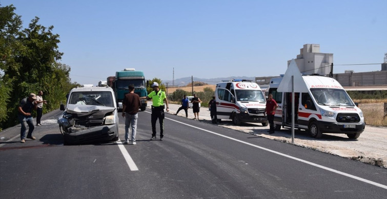 Manisa'da Zincirleme Trafik Kazası: 6 Yaralı