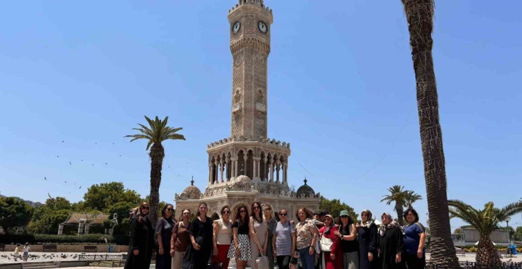 Manisalı Kadınlar İzmir'de Tarihi ve Kültürel Zenginlikleri Keşfetti