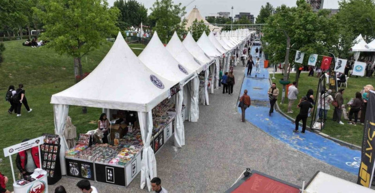Manisa'nın 9. Kitap Fuarı Kitapseverlerle Buluştu