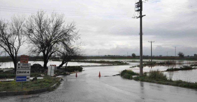 Manisa'nın Salihli İlçesinde Yağış Felaketi: Tarım Arazileri Sular Altında Kaldı