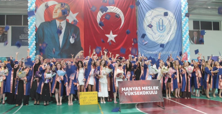Manyas MYO'da mezuniyet coşkusu