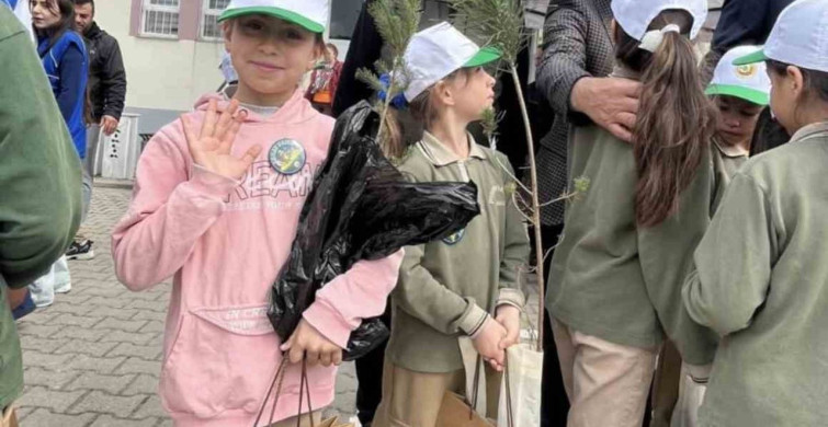 Manyas'ta Orman Haftası Etkinliği: Fidanlar Öğrencilere Dağıtıldı