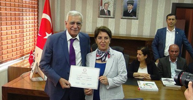 Mardin Büyükşehir Belediye Başkanı Ahmet Türk, Mazbatasını Aldı