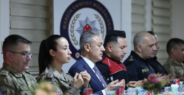 Mardin Valisi Tuncay Akkoyun, Özel Harekat Polisleriyle İftar Yaptı
