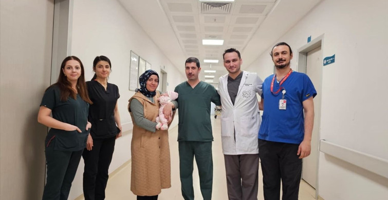 Mardin'de Bağırsak Delikliği Olan Bebek Başarıyla Tedavi Edildi