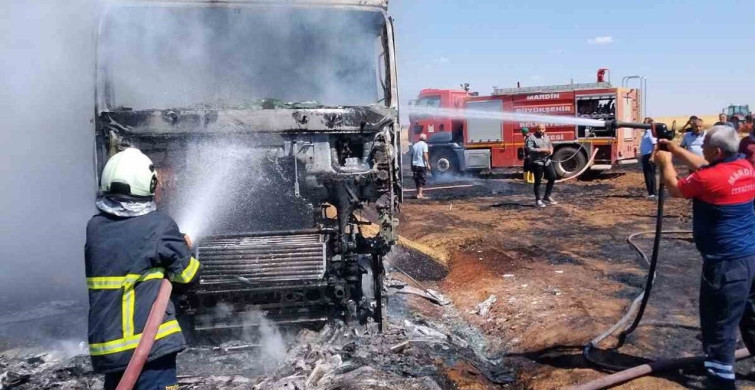 Mardin’de buğday yüklü tırda yangın çıktı