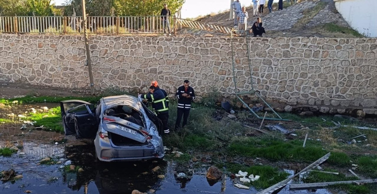 Mardin'de Dere Yatağına Düşen Araçta 3 Yaralı