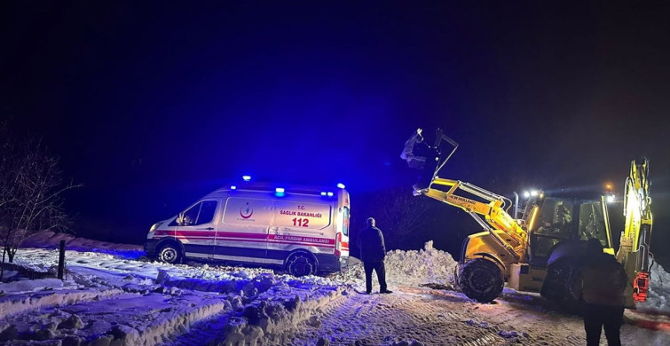 Mardin'de Kar Yağışı Nedeniyle Mahsur Kalan Ambulans Kurtarıldı