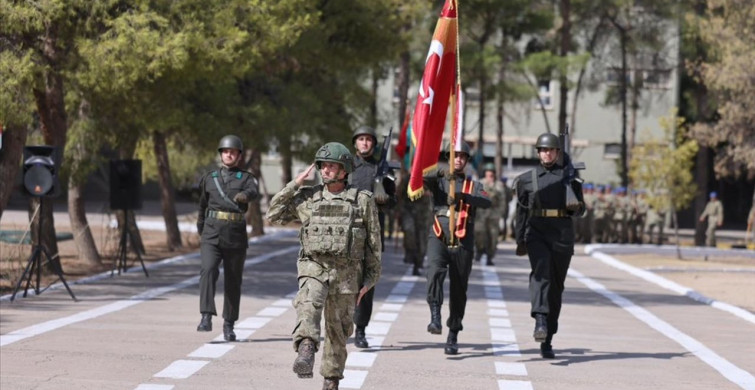 Mardin'de Komuta ve Sancak Devir Teslim Töreni Düzenlendi
