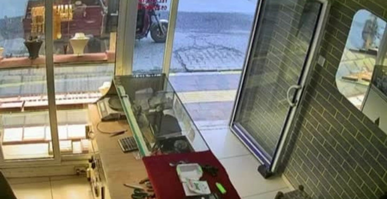 Mardin'de Kuyumcudan Yüzük Çalan Hırsız Güvenlik Kamerasında