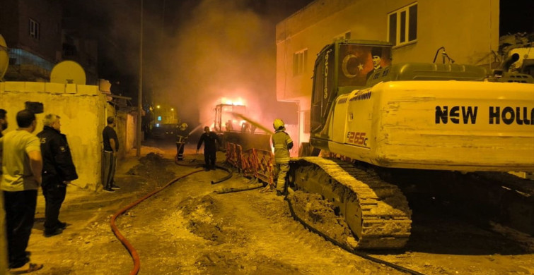Mardin'de Park Halindeki İş Makinalarında Yangın