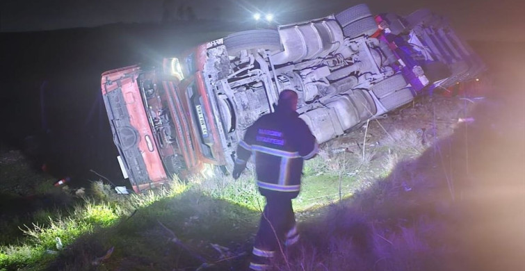 Mardin'de Tır Devrildi, Sürücü Hastaneye Kaldırıldı