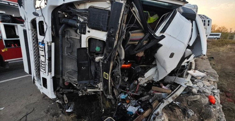Mardin'de Trafik Kazası: 1 Ölü, 2 Yaralı