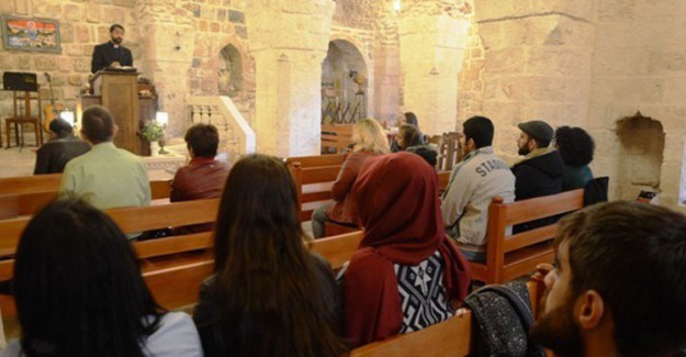 Mardin'de Yaşayan Hristiyanlar Yeni Zelanda'daki Saldırıyı Lanetledi