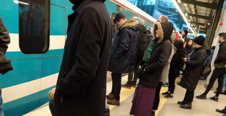 Marmaray'da Meydana Gelen Arıza Sebebiyle Seferler Bir Saat Gerçekleştirilemedi