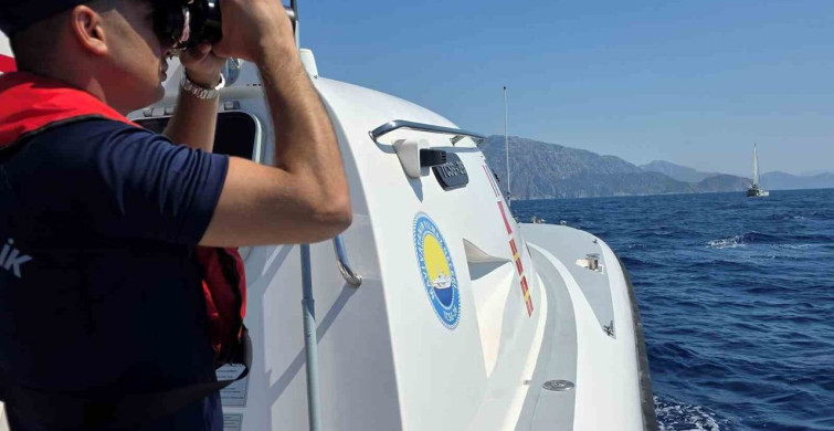 Marmaris açıklarında batan göçmen botunda kayıp 2 kişiyi arama çalışmaları sürüyor