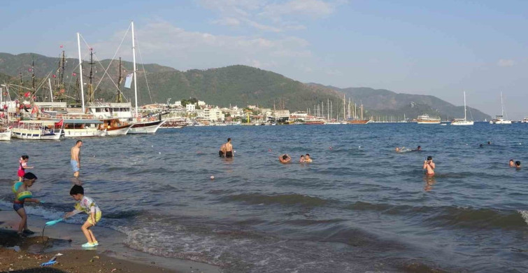 Marmaris sahillerinde yaz tatili yoğunluğu başladı