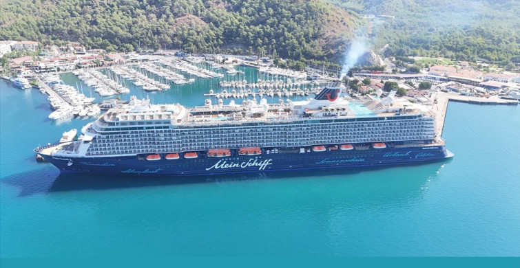 Marmaris'e Mein Schiff 5 Kruvaziyeri ile 2 Bin 600 Turist Geldi