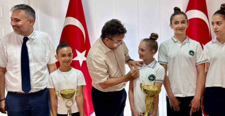 Marmaris'in Şampiyon Jimnastikçileri Kaymakam Kaya'nın Misafiri