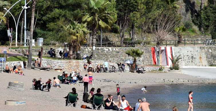 Marmaris'te 27 Dereceyi Gören Sahile Koştu