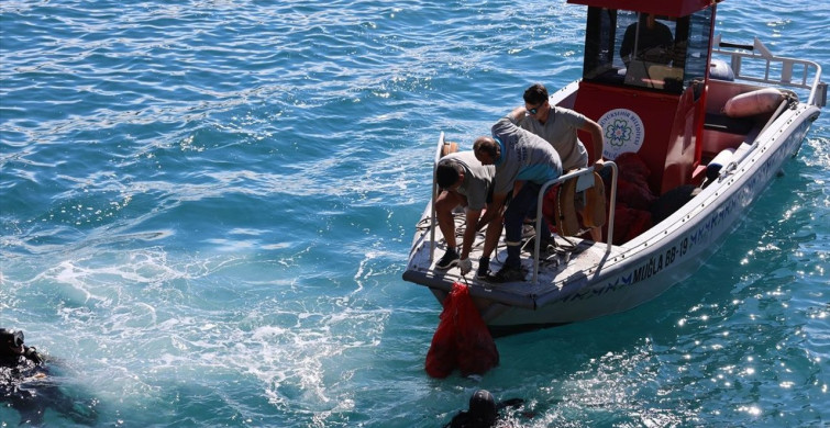 Marmaris'te Kıyı Temizleme Günü Etkinliği