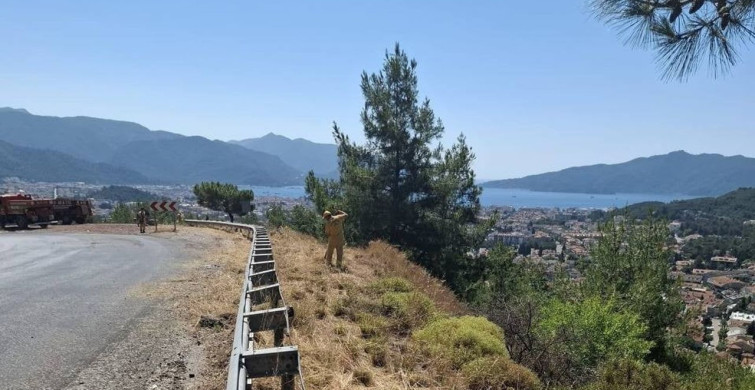 Marmaris'te orman yangınlarına karşı yol kenarlarında yoğun mesai