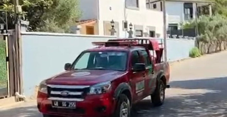 Marmaris'teki orman ekipleri megafonla yangın uyarısı yapıyor