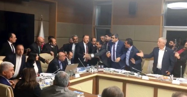 Meclis Sağlık Komisyonu'nda Tartışma Çıktı
