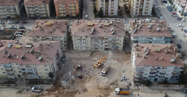 Meclis'te Depremzedeler İçin Yardım Kampanyası