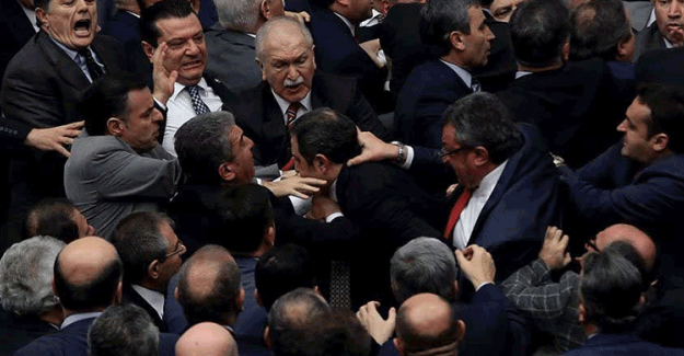 Meclis'teki Tartışmaların Önüne Geçebilmek İçin VAR Sistemi Geliyor