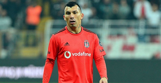 Medel'den Beşiktaş Camiasına Veda Mesajı Geldi