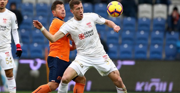 Medipol Başakşehir, Sahasında Sivasspor'a 1-0 Mağlup Oldu!