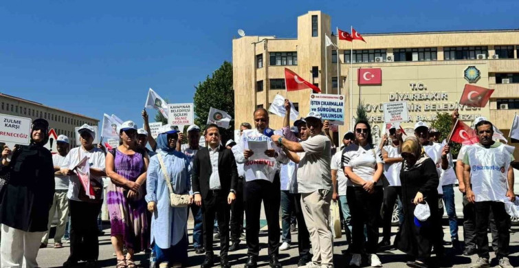 Mehmet Aküzüm, işten çıkarılan işçilerle bir araya geldi