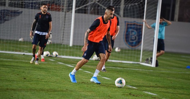 Mehmet Topal Başakşehir'le İlk İdmanına Çıktı