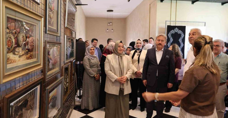 Melikgazi Belediyesi'nden Yıl Sonu Sergisi: Kursiyerlerin Eserleri Harekete Geçti