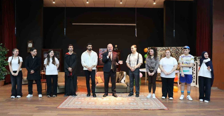 Menemen'de Dünya Tiyatrolar Günü Kutlandı