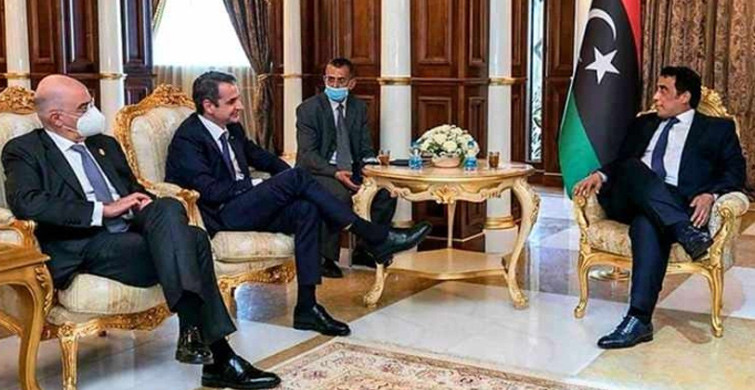 Menfi'nin Türk Büyükelçiyi Kabulündeki Oturuşu Dikkat Çekti