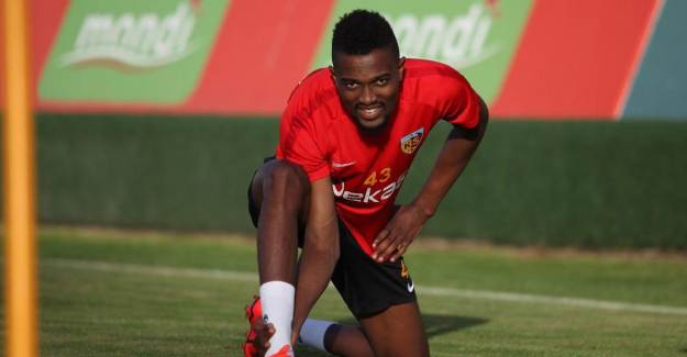 Mensah Transferi Hakkında Resmi Açıklama Yapıldı