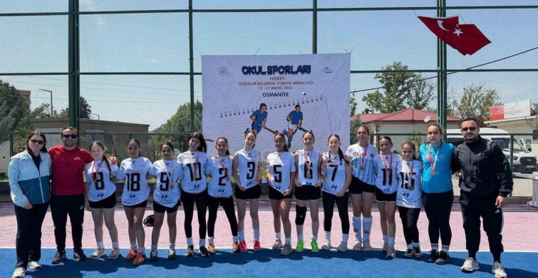 Menteşe Cumhuriyet Ortaokulu Hokey Takımı Türkiye Üçüncüsü Oldu