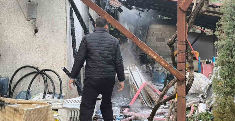 Menteşe'de Ev Yangını:  Tamamen Küle Döndü