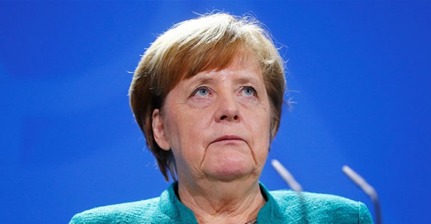 Merkel'den Kritik Türkiye Açıklaması