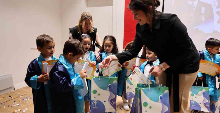 Merkezefendi'de kreş öğrencilerinin mezuniyet sevinci