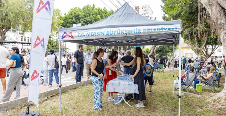 Mersin Büyükşehir Belediyesinden LGS günü su ikramı