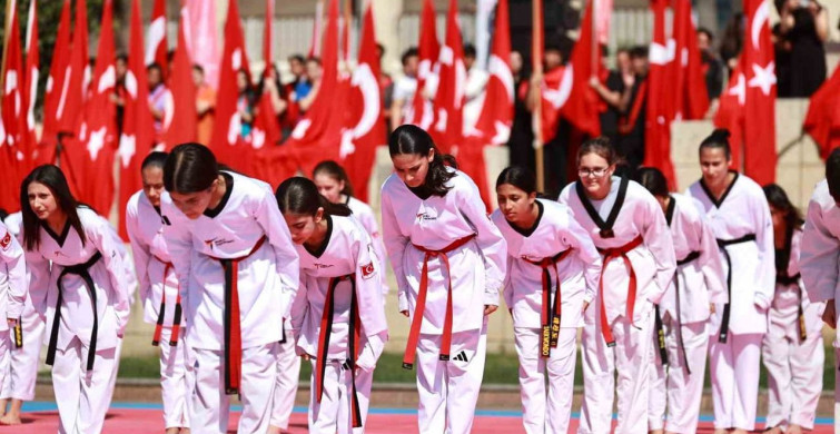 Mersin Gençlik Bayramı Coşkuyla Kutlandı