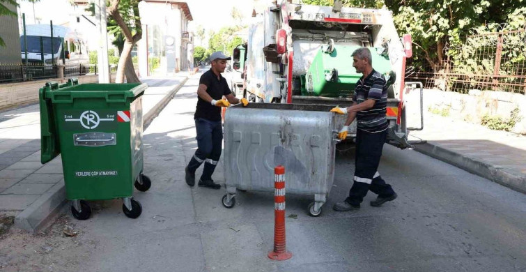 Mersin kent merkezindeki çöp konteynerleri yenileniyor